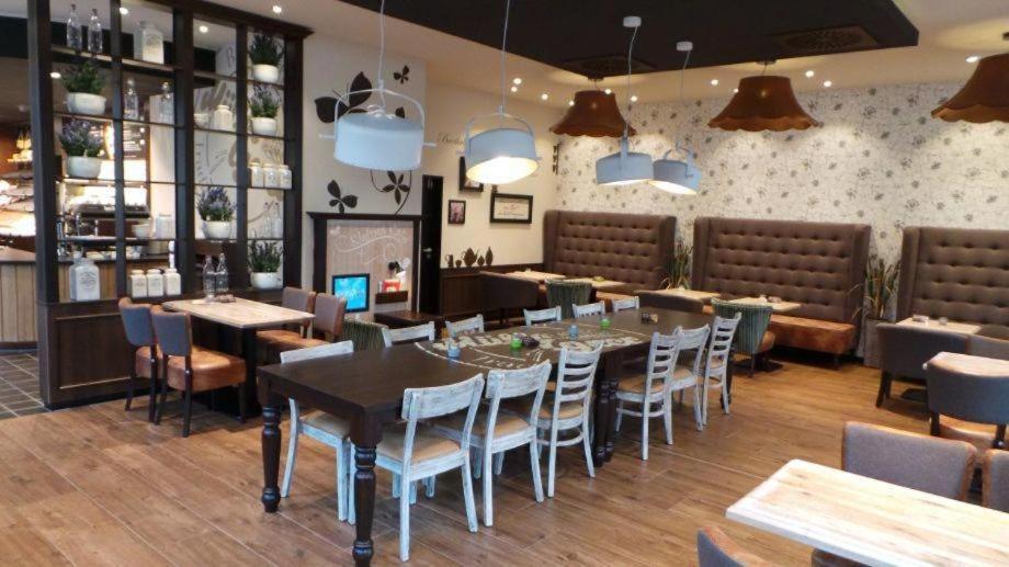 Hotel Restaurant Zur Linde Westerstede Exteriör bild