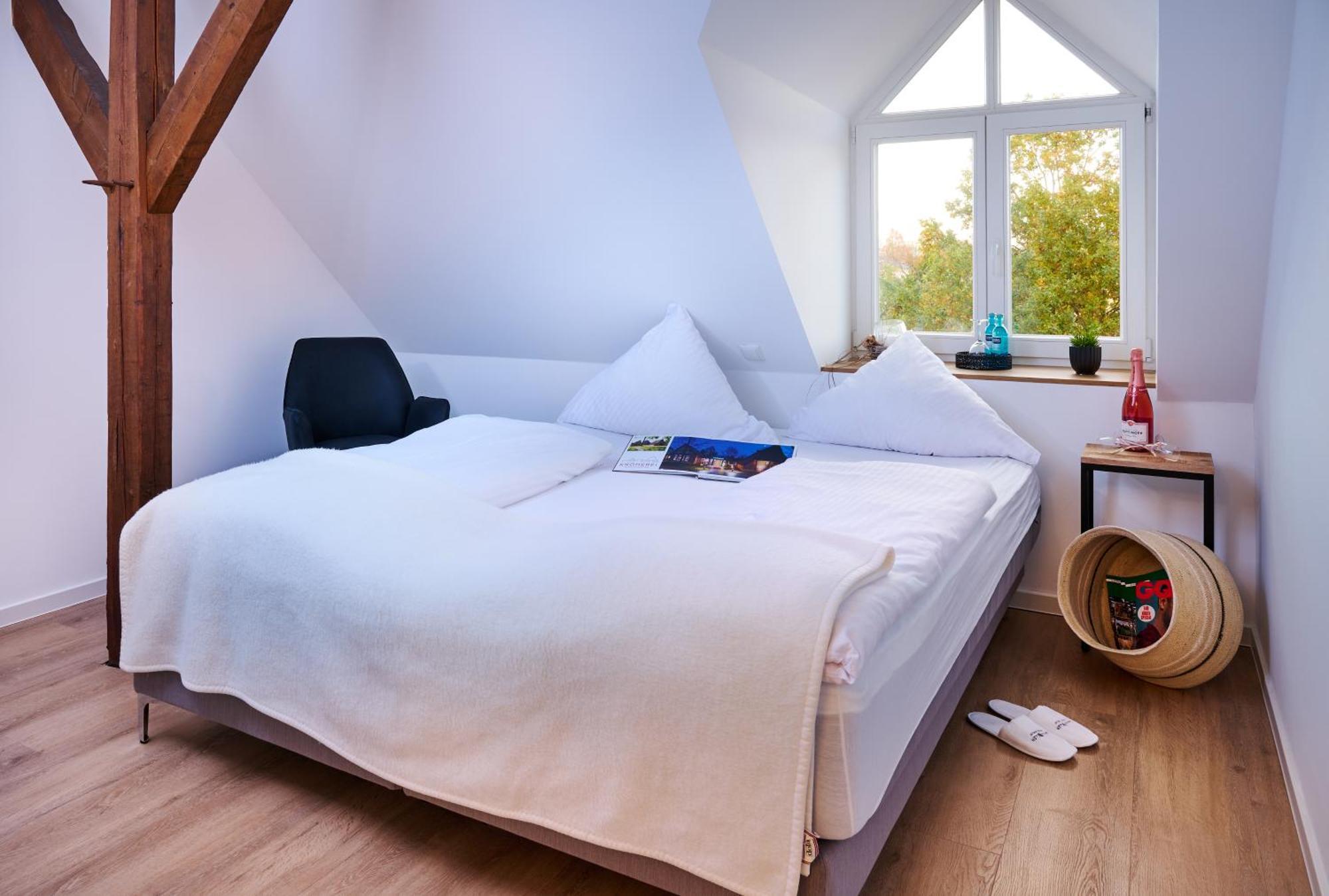 Hotel Restaurant Zur Linde Westerstede Exteriör bild